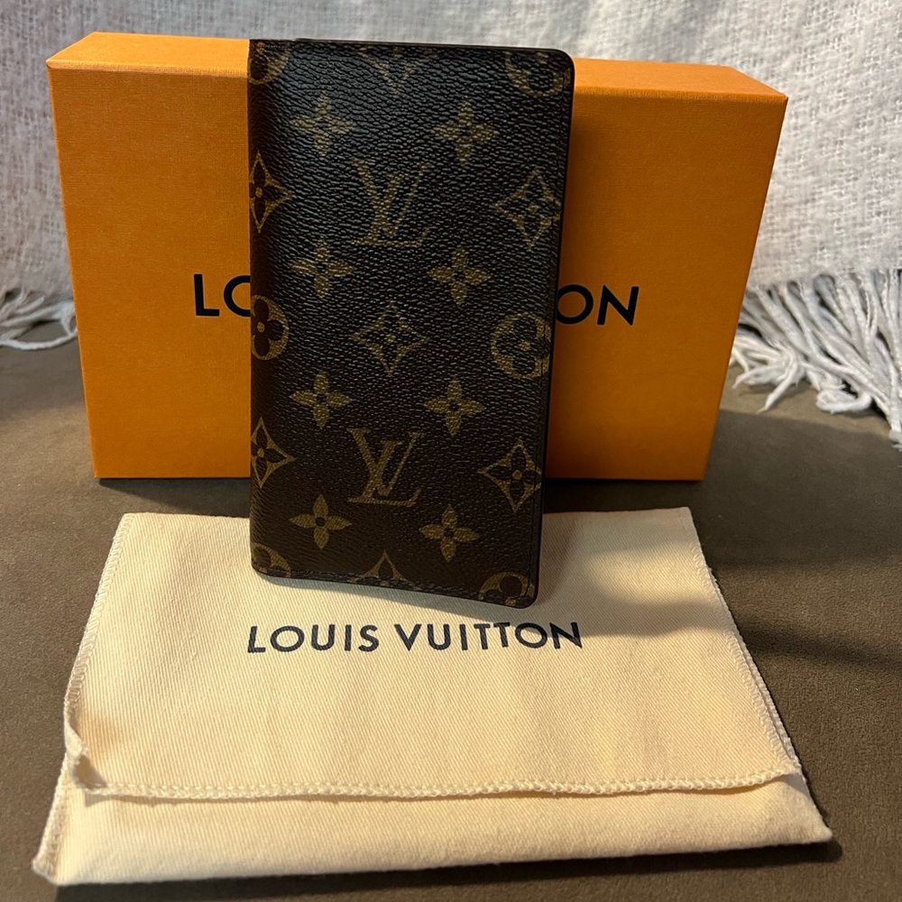 Louis Vuitton Brown Monogram check book/card holder- microchip